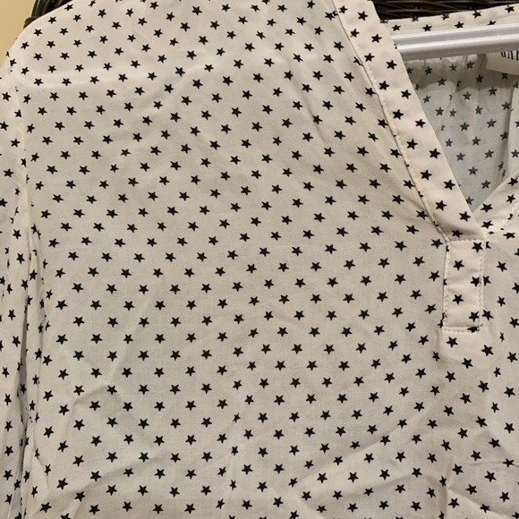 Gap blouse white with black stars. - Picture 3 of 3